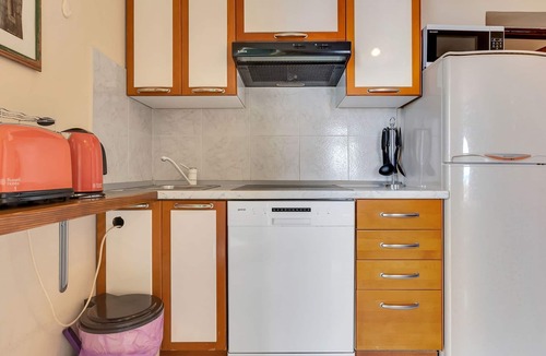 Drasnice Apartment | Wohnung in Drašnice mit Schönem Garten by Interhome