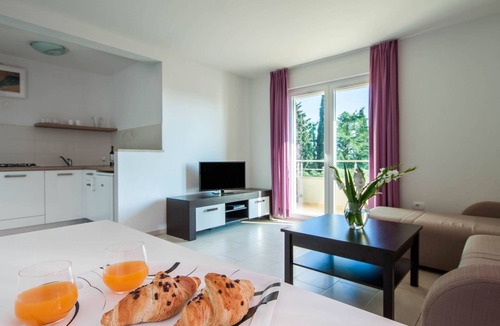 Monterol Apartment | Wohnung in Monterol mit Terrasse und Garten by Interhome