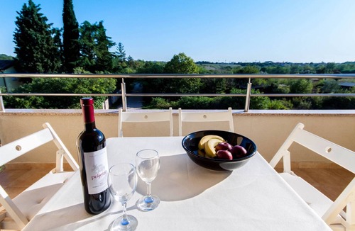 Monterol Apartment | Wohnung in Monterol mit Terrasse und Garten by Interhome