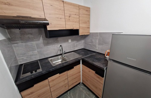 Businci Apartment | Wohnung in Okrug Gornji mit Terrasse, gemeinsamem Pool und Grill by Interhome