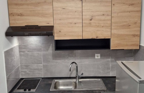 Businci Apartment | Wohnung in Okrug Gornji mit Terrasse, gemeinsamem Pool und Grill by Interhome