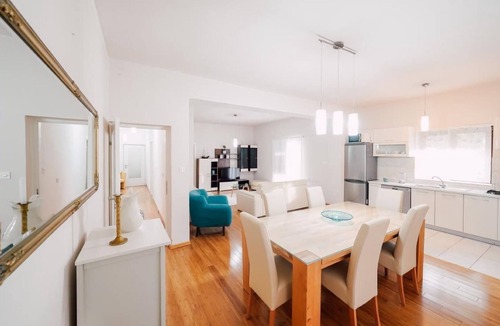 Ljubac Apartment | Wohnung mit Whirlpool by Interhome