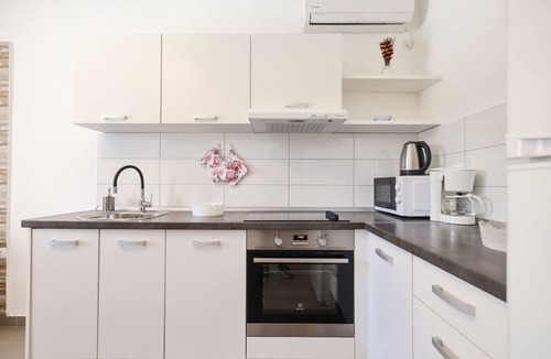 Ljubac Apartment | Wohnung "Wohnung A1" direkt am Strand by Interhome