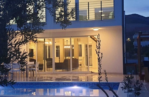 Rudine Villa | Wonderful 5-bedroom villa with swimming pool in Kaštel near Trogir and Split