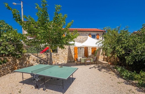 Brzac House | Wonderful and comfortable holiday home in Brzac, Island Krk, Croatia with private pool for 5 persons