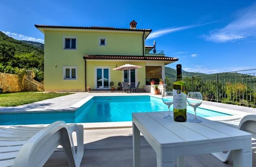 Brsec Apartment | Wonderful Brsec Apartments with Sea View and Shared Pool - Comfort One Bedroom Apartment