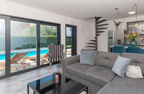 Donji Prolozac House | Wonderful private villa for 9 people with A/C, private pool, WIFI, TV, terrace and panoramic view