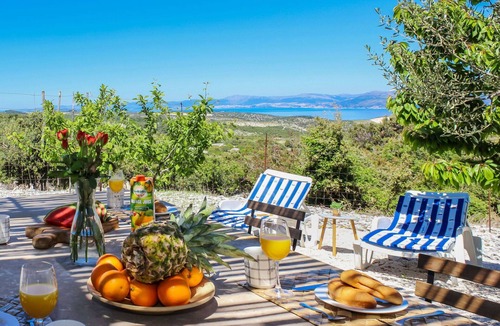 Praznica House | Wonderful private villa for 5 people with private pool, A/C, WIFI, TV, terrace and panoramic view