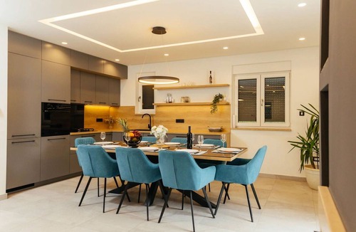 Prolozac House | Wonderful private villa for 10 people with internet, private pool, A/C, TV, terrace and pets all.