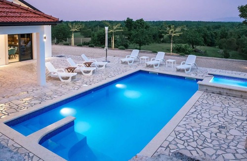 Prolozac House | Wonderful private villa for 10 people with internet, private pool, A/C, TV, terrace and pets all.