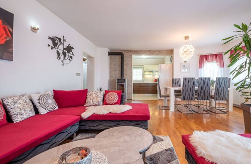 Krizevci House | Wonderful private villa with WIFI, private pool, A/C, TV, terrace, pets allowed and panoramic view