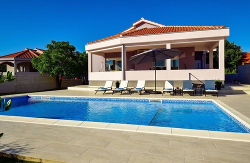 Smilcic House | Wonderful private villa for 8 guests with private pool, WIFI, A/C, TV, terrace and parking