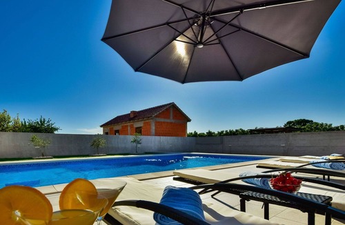 Smilcic House | Wonderful private villa for 8 guests with private pool, WIFI, A/C, TV, terrace and parking