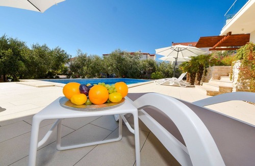 Brodarica House | Wonderful private villa for 4 people with pool, WIFI, A/C, TV and terrace