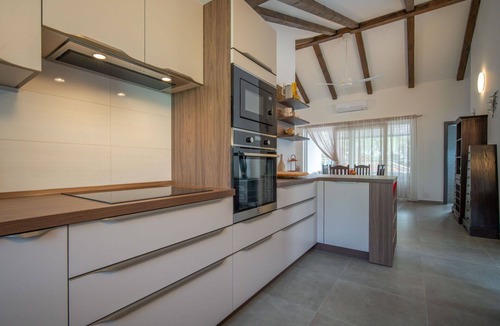 Artatore House | Wonderful private villa for 12 people with WIFI, hot tub, A/C, TV and patio