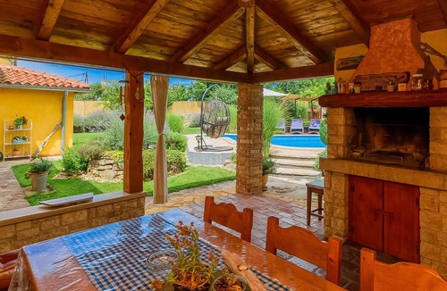 Cabrunici House | Wonderful private villa for 6 people with A/C, private pool, WIFI, TV, terrace and parking
