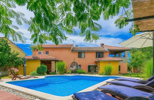 Cabrunici House | Wonderful private villa for 6 people with A/C, private pool, WIFI, TV, terrace and parking