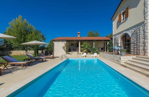Cabrunici Villa | Wonderful private villa for 8 guests with WIFI, private pool, A/C, TV, terrace and pets allowed