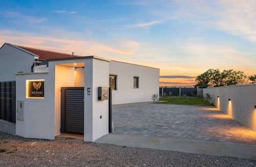 Brgod House | Wonderful private villa for 8 guests with WIFI, A/C, private pool, TV and terrace