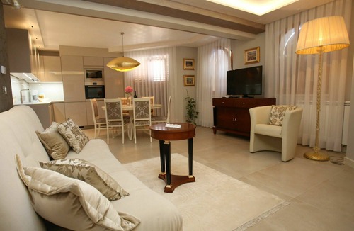 Okrug Donji House | Wonderful private villa for 10 people with hot tub, A/C, private pool, WIFI, TV and terrace