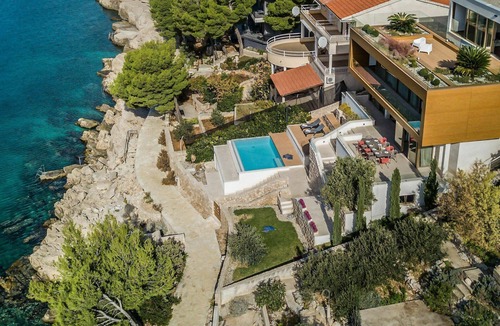 Primosten Burnji Villa | Wonderful private villa for 10 people with A/C, WIFI, private pool, TV and terrace