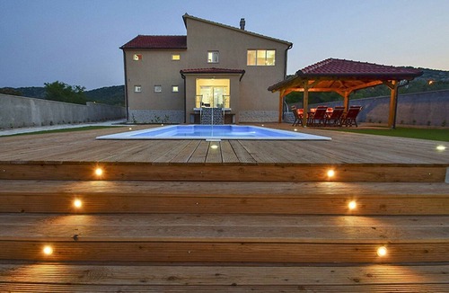 Velim House | Wonderful private villa with A/C, WIFI, private pool, hot tub, TV, patio and pets allowed