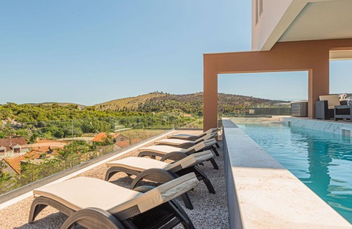 Zaton Villa | Wonderful private villa for 8 people with private pool, WIFI, A/C, hot tub, TV and terrace