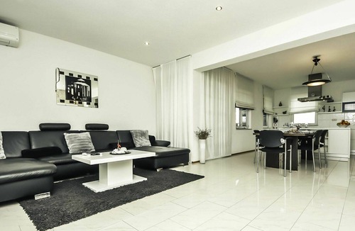 Suhovare House | Wonderful private villa with A/C, private pool, WIFI, TV, terrace, pets allowed and panoramic view