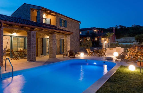 Vardica House | Wonderful private villa with hot tub, WIFI, private pool, A/C, TV, patio and pets allowed