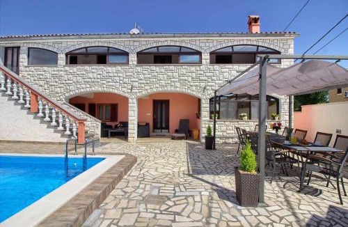 Valtura Villa | Wonderful villa Dvori with private pool for 12 persons near Pula