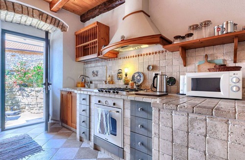 Vardica House | Wonderful villa for 3 guests with A/C, WIFI, terrace and panoramic view