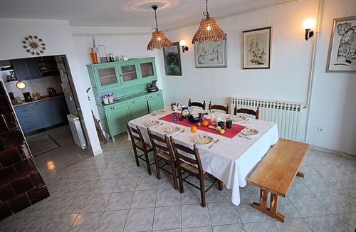 Povile House | Wunderschönes Ferienhaus in Povile mit Garten, T by Interhome