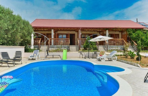 Kakma House | Xxl Holiday House Ana With Pool For 20 People