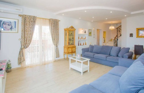 Kastel Sucurac Villa | XXL Luxury villa near Split for up to 16 people