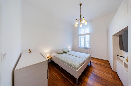Zagreb Apartment | Zagreb 265 & 266 - 3 Bedroom Apartment & 2 Bedroom Apartment - City Centre - Flexible Keybox Entry - Monthly Rent - Modern