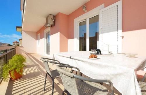 Kastel Novi Apartment | Zita - Spacious Apt with 2 Bedrooms & 2 Bathrooms, Kaštel Novi