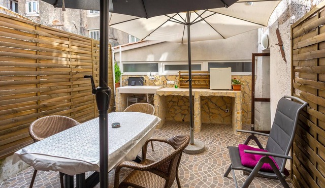 1 bedroom amazing apartment in Cres