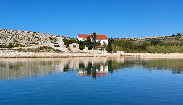 1 bedroom beach front apartment in Smokvica in Smokvica