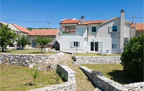 1 Bedroom Beautiful Apartment In Podgrade