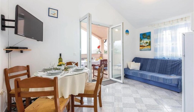 1 Bedroom Cozy Apartment In Bakarac in Bakarac