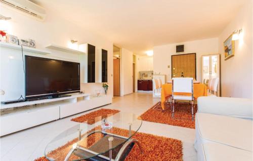 1 Bedroom Nice Apartment In Njivice in Njivice