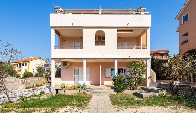 1 bedroom stunning apartment in Cres in Cres