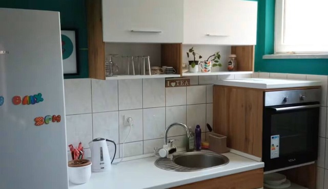 10 minutes to the Old Bridge of Mostar! Family-sized condo, free parking! in Mostar