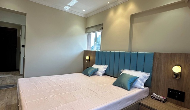 1BHK Oasissta : Centrally Located with All Essentials 5 mins from Bandra in Mumbai