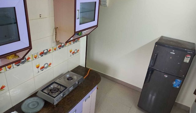 2 Bed, 2 Bath Aptmt with AC, water heater, TV, 24x7 Internet, Fridge, Gas Stove in Chennai