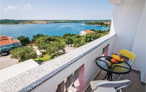 2 Bedroom Amazing Apartment In Posedarje