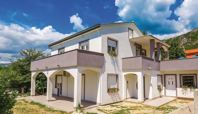 2 bedroom awesome apartment in Grizane