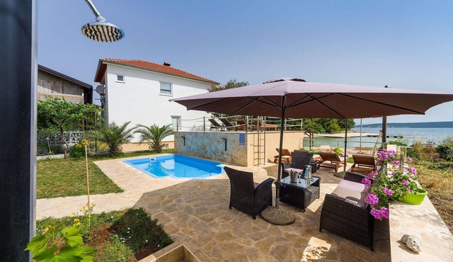 2 bedroom beach front apartment in Zdrelac