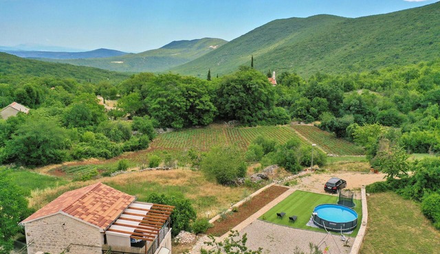 2 bedroom beautiful home in Runovici in Runovici