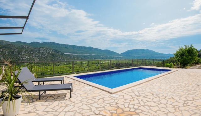 2 bedroom gorgeous home in Umcani in Umcani